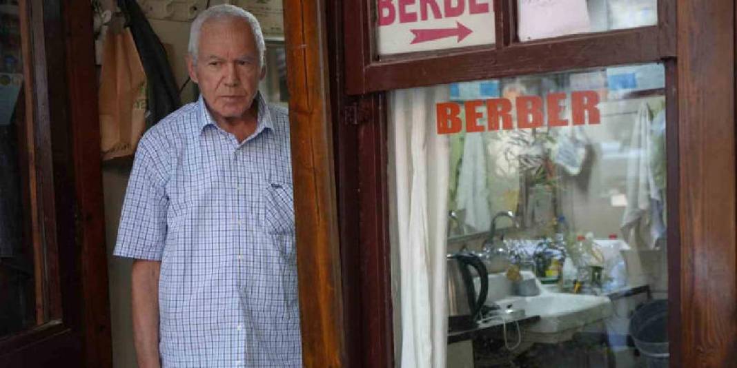 5 metrekarede 45 yıllık hizmet! 75 yaşında makas sallıyor: Tüccardan sinema yıldızına herkesin uğrak noktası 5